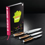  Zum Messerset erhalten Sie Tim M&auml;lzers &bdquo;GREENBOX&ldquo;. Ein vegetarisches Kochbuch mit 271 Seiten und kreativen Rezeptideen. Erg&auml;nzt um Tipps und Tricks zu Produkten und Zubereitungsarten. Mit vielen attraktiven Rezeptbildern. Misst 22 x 27,5 x 2,5 cm (B x H x T). Ein echtes Schm&ouml;ker-, Koch- und Lesebuch.