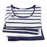 Knitted linen-Marine-T-Shirt Au&szlig;ergew&ouml;hnlich gut, und doch selten zu finden: Ein T-Shirt aus gestricktem Leinen.