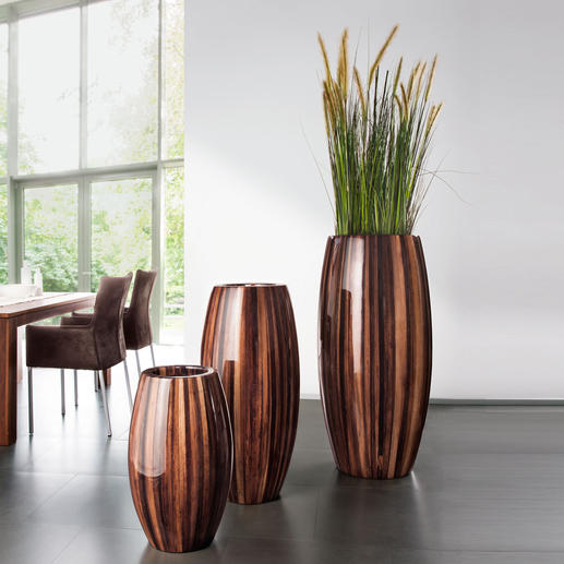Abac&aacute; Planter Gigantischer Pflanzenk&uuml;bel und riesige Vase. Effektvoll mit Abac&aacute;-Bl&auml;ttern dekoriert und hochglanzlackiert.