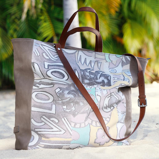 Strenesse Blue Magic-Bag Wichtig: Prints. Richtig: Shopper-Form. Magic: Wechselnde Farben.