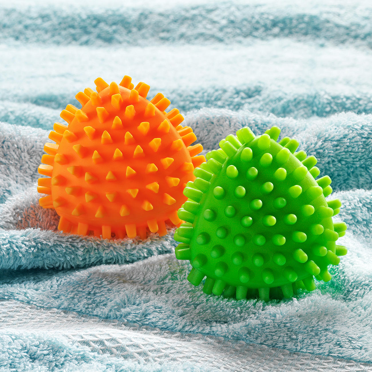Fliyeong 4X Waschball Wäsche Ball Haarentfernung Ball Trockner Bälle für Kleidung Maschinenwaschzubehör 5 cm Durchmesser Farbe Zufällig Langlebig und praktisch