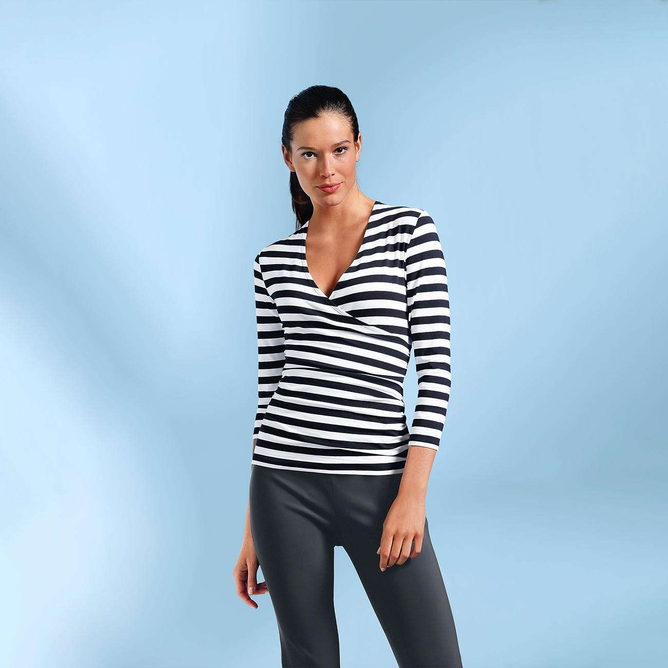 Kundenbewertungen The Origami is a Lilla P hallmark. Whisper thin cardigan-like staple and top that can be wrapped and worn countless ways. With so many ways to wear it is truly a seasonless piece.