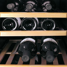 Caso WineChef Pro 126-2D, Weinkühlschrank, smart per App,  Weintemperierschrank für bis zu 126 Flaschen, 2 Temperaturzonen