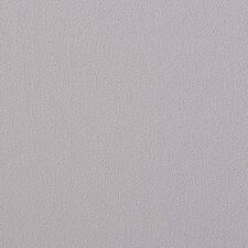 Greige Janice & Jo T-Shirt-Bluse in sanften Grautönen auf neutralem Untergrund.