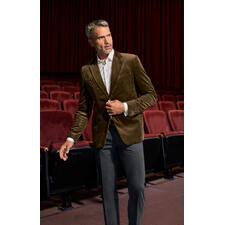 Rolli, Anthrazit Mann im Camel-farbenen Cord-Sakko mit einer Tasse Kaffee.