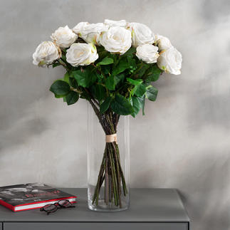 Rosenstrauß Avalanche Unvergängliche Schönheit: das Bouquet de luxe mit 22 üppigen, weißen Avalanche-Rosen.