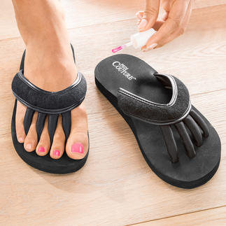 Genial: Die Sandale für entspannte Zehen und perfekt lackierte Nägel. Nutzen Sie die Trocknungszeit zum Hairstyling, Schminken, Bügeln, Kochen, ...