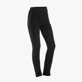 Schwarze Komfort-Jeggings auf weißem Hintergrund