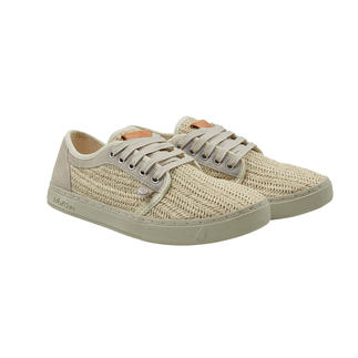 Beige Flecht-Sneaker mit Schnürsenkeln im Paaransicht.
