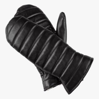Schwarze Leder-Fäustlinge auf einem weißen Hintergrund