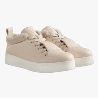 Beige Lammfell-Sneaker von Chaaya, mit Schnürung und weichem Innenfutter, Größe 36