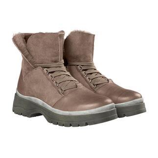 Hiking-Boots in hellbraun, frontal mit Schnürung.