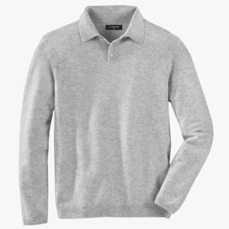 Hellgrauer Kaschmir-Pullover auf weißem Hintergrund.