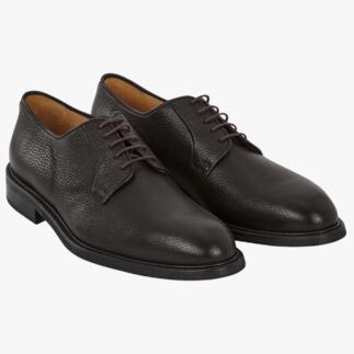 Hirschleder-Business-Schuhe paarweise auf neutralem Hintergrund.