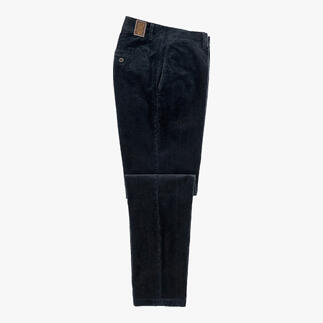 Schwarze Samt-Hose, liegend auf einem Tisch mit geöffneten Taschen.