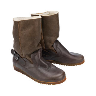 Braune Soft-Bikerboots mit seitlichem Schnallenverschluss und weichem Innenfutter.
