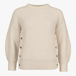 Beiger Pullover mit lockerer Passform und Knöpfen an den Seiten.