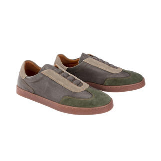 Zwei graue OCONI Slip-on Schuhe mit grünen Akzenten auf einem hellen Hintergrund.