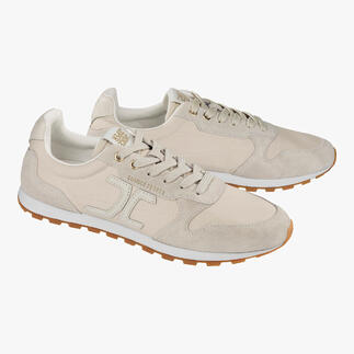 Zwei helle Candice Cooper Ultralight-Sneaker nebeneinander.