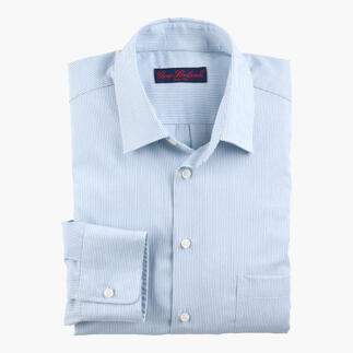 Gestreiftes Merino-Seiden-Hemd in Blau und Ecru, gefaltet.