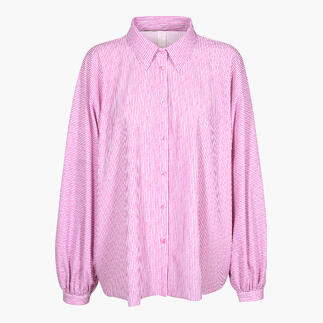 Pink gestreifte Bluse für Frauen, auf einem weißen Hintergrund.