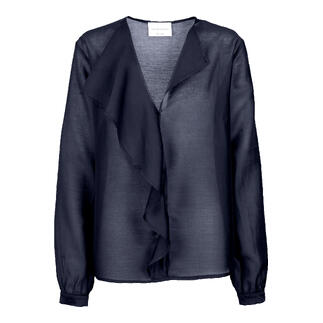 Dunkelblaue Lyocell-Musselin-Bluse mit lässigem Schnitt und drapiertem Kragen auf einem weißen Hintergrund.