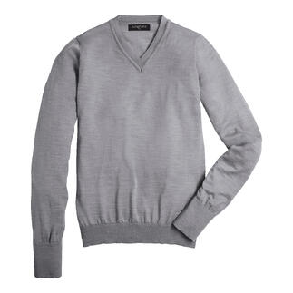 Grauer V-Pullover für Herren, auf einem weißen Hintergrund.