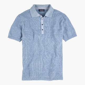 Dunkelblaues Strickpolo mit kurzer Knopfleiste.