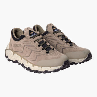 Bequemer Zamberlan Sneaker in Sandfarbe, auf einem weißen Hintergrund.
