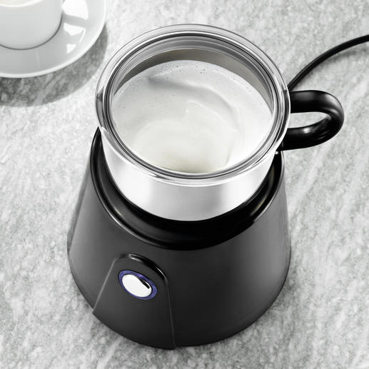 Bei der Maximalmenge von 260 ml benötigt das Gerät gerade einmal 2 Minuten – für ca. 400 ml herrlich lockeren Milchschaum. Bei der Maximalmenge von 260 ml benötigt das Gerät gerade einmal 2 Minuten – für ca. 400 ml herrlich lockeren Milchschaum.