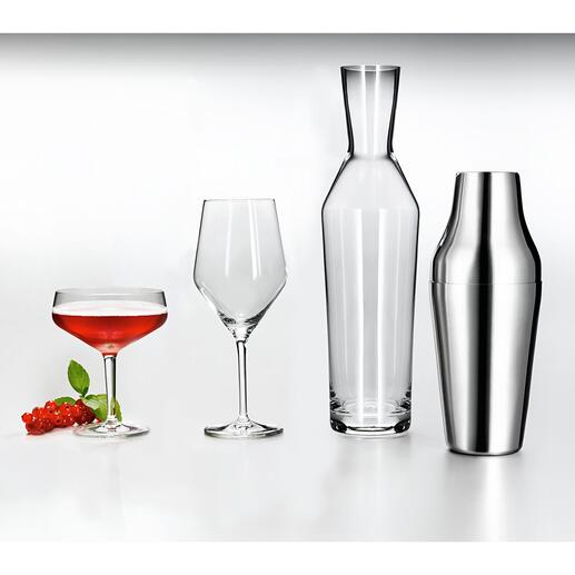 Shaker, Wasserkaraffe, Allround-Weinglas und Cocktail-Schale (von rechts nach links).