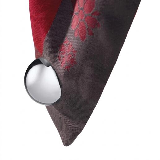 Tischtuchmagnet an einer Tischdecke befestigt.