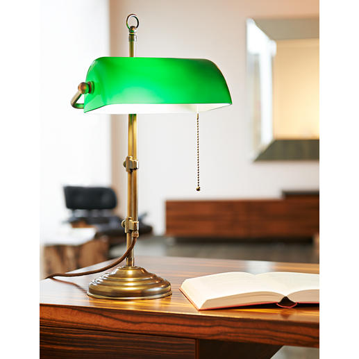 Bankerlampe grün mit Holzfuß Messing-Optik 30er Jahre Schreibtischlampe neigbar 