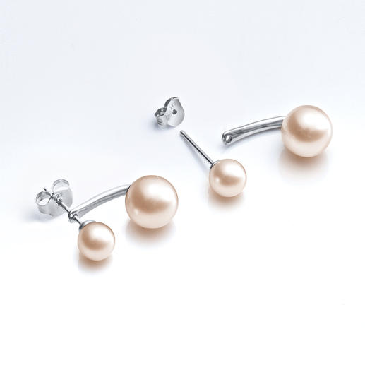 2-in-1 Ohrringe mit schwebenden Perlen in Silber, elegant präsentiert.