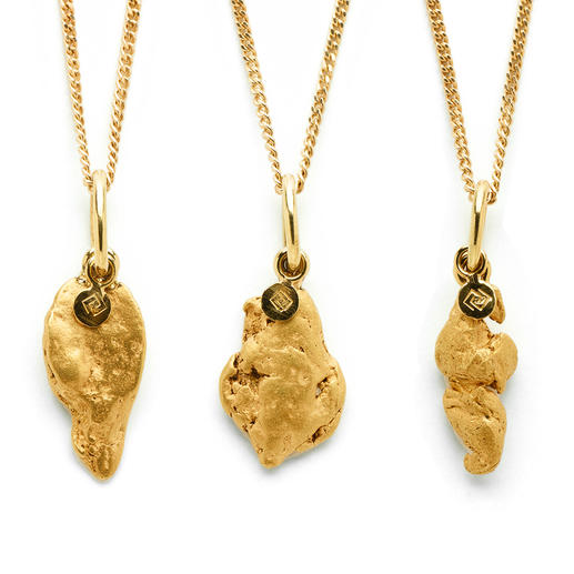 Die Nuggets fallen so unterschiedlich aus wie die Natur sie geformt hat – jede Kette ist ein Unikat. Die Nuggets fallen so unterschiedlich aus wie die Natur sie geformt hat – jede Kette ist ein Unikat.