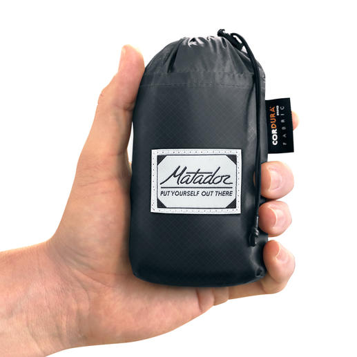 Zusammengefaltet misst der Rucksack nur 13 x 7 cm (L x B). Zusammengefaltet misst der Rucksack nur 13 x 7 cm (L x B).