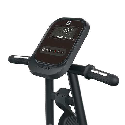 Auf dem großen 5,5-Zoll-LCD-Display lesen Sie bequem Ihre Trainingsdaten ab. Auf dem großen 5,5-Zoll-LCD-Display lesen Sie bequem Ihre Trainingsdaten ab.