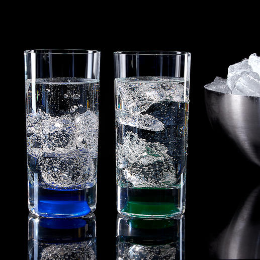 Eine einfache Berührung genügt und Ihre Drinks werden dank der LEDs eindrucksvoll in Szene gesetzt. Eine einfache Berührung genügt und Ihre Drinks werden dank der LEDs eindrucksvoll in Szene gesetzt.