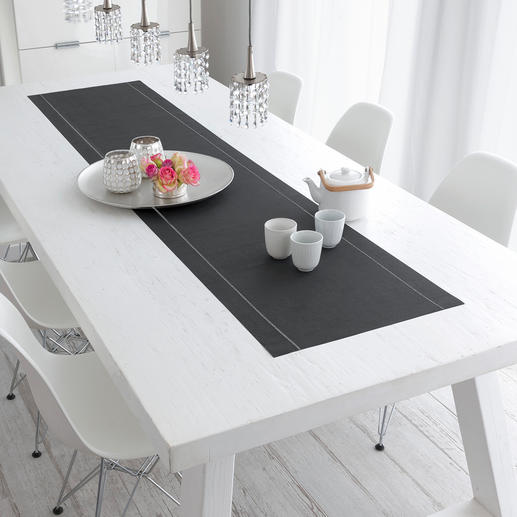 Ein Blickfang auf Ihrer Tafel: beide Baumwoll-Tischläufer aneinandergelegt. Perfekt auch für lange Tische. Ein Blickfang auf Ihrer Tafel: beide Baumwoll-Tischläufer aneinandergelegt. Perfekt auch für lange Tische.