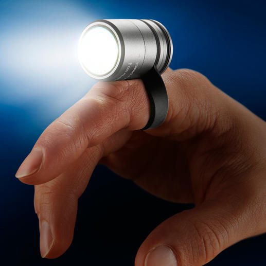 Per Fingerschlaufe ideal um Ihr Arbeits-/Lesefeld zu beleuchten. Per Fingerschlaufe ideal um Ihr Arbeits-/Lesefeld zu beleuchten.
