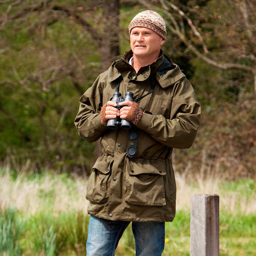 Simon King – britischer Naturfachmann (*1962), Tierfilmer, Fotograf und Moderator wurde 2009 für seine Verdienste um den Naturschutz mit dem „Order of the British Empire“ geehrt. Simon King – britischer Naturfachmann (*1962), Tierfilmer, Fotograf und Moderator wurde 2009 für seine Verdienste um den Naturschutz mit dem „Order of the British Empire“ geehrt.