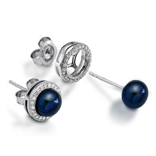 2-in-1 Jacket-Perlstecker 1 Paar Ohrringe – 2 Looks: tagsüber dezenter Perlen-­Stecker, abends außergewöhnlicher Perlen-Ohrring.