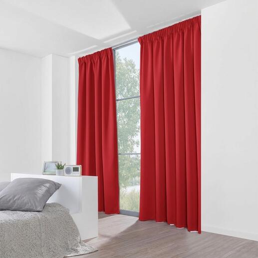 Leuchtend roter Verdunkelungsvorhang Blackout im Fenster