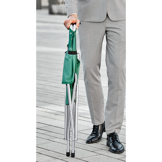 Mit einem Handgriff zusammengeklappt: Ideal als Gehstock. Mit einem Handgriff zusammengeklappt: Ideal als Gehstock.
