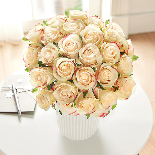 Rosenstrauß Üppige Pracht von unvergänglicher Schönheit: das Bouquet aus 25 Premium-Edelrosen.