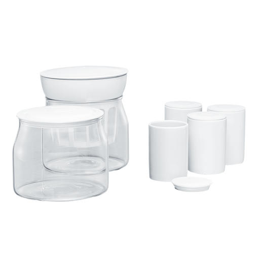 Im Lieferumfang enthalten: 2 Glasbehälter je 1,2 l und 4 Keramik-Portionsbecher mit Deckel je 125 ml. Im Lieferumfang enthalten: 2 Glasbehälter je 1,2 l und 4 Keramik-Portionsbecher mit Deckel je 125 ml.