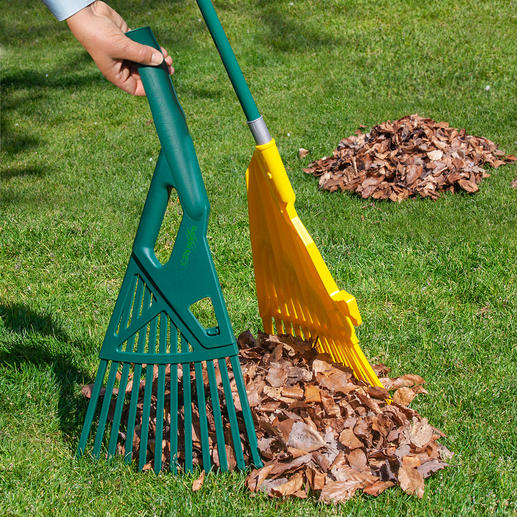 Mit den beiden Fächerhälften schaufeln Sie Gartenabfälle direkt in die Bio-Tonne, die Schubkarre oder den Laubsack. Mit den beiden Fächerhälften schaufeln Sie Gartenabfälle direkt in die Bio-Tonne, die Schubkarre oder den Laubsack.
