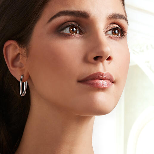 Zu Ihrer Tagesgarderobe genau richtig sind die cleanen Creolen aus 925er Sterling-Silber. Zu Ihrer Tagesgarderobe genau richtig sind die cleanen Creolen aus 925er Sterling-Silber.