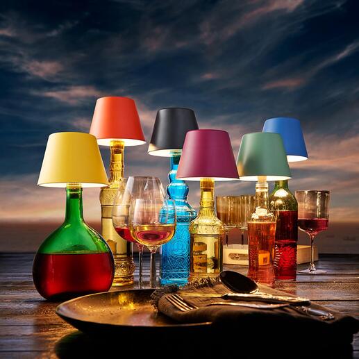 Die LED-Lampenschirme verwandeln jede Ihrer dekorativen Flaschen (ob leer oder noch gefüllt) in außergewöhnliche Tischleuchten.