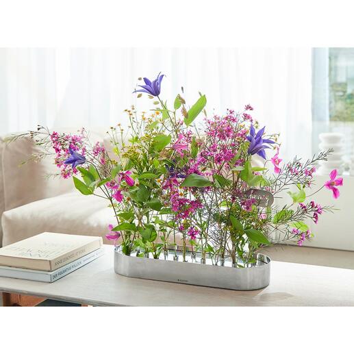 Steck-Vase Mit dieser Edelstahl-Steckvase kreieren Sie schönste Blumenarrangements. Entworfen von Schwedens Top-Blumendesignerin Hanna Wendelbo.